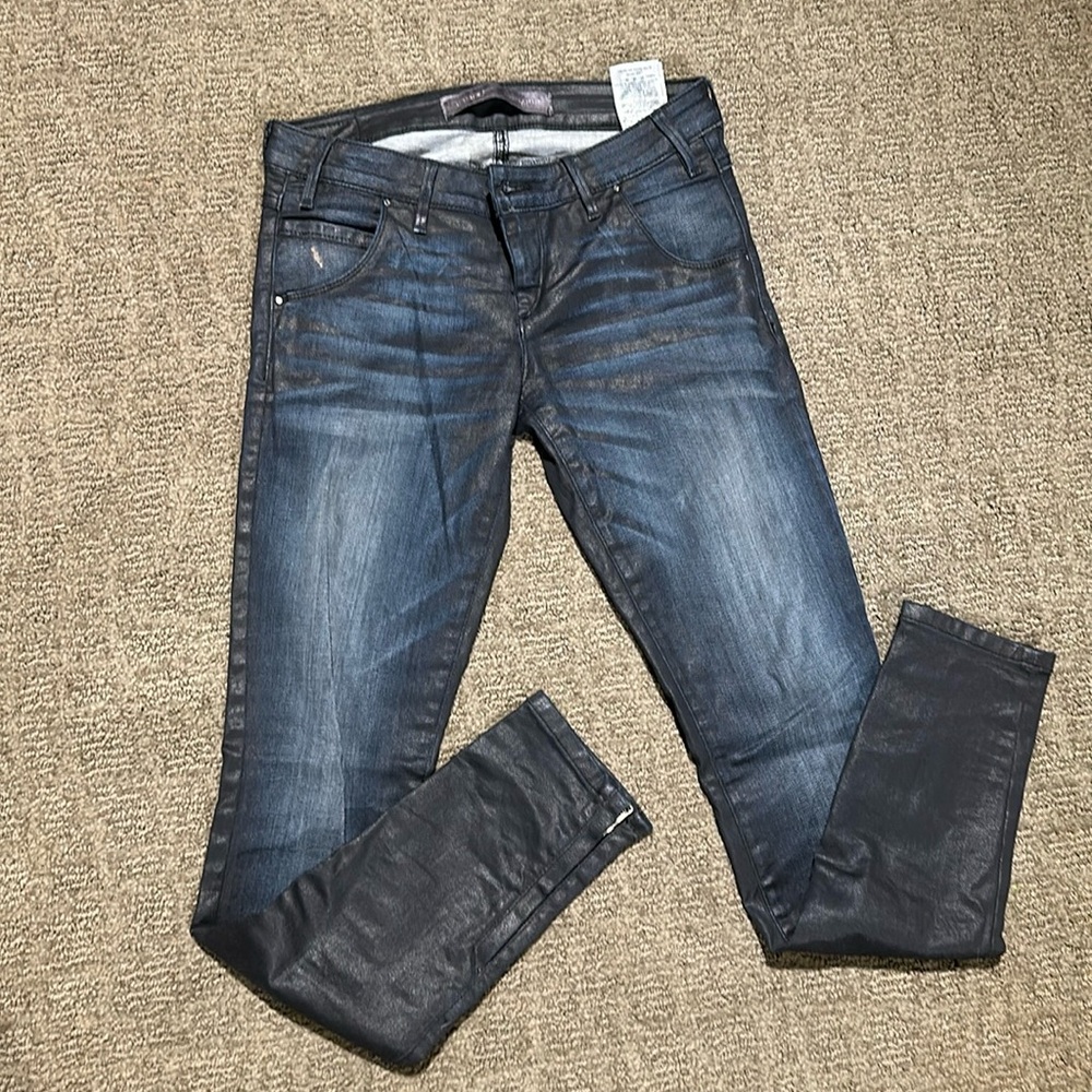 WOMENS SIZE 26 GUESS JEANS